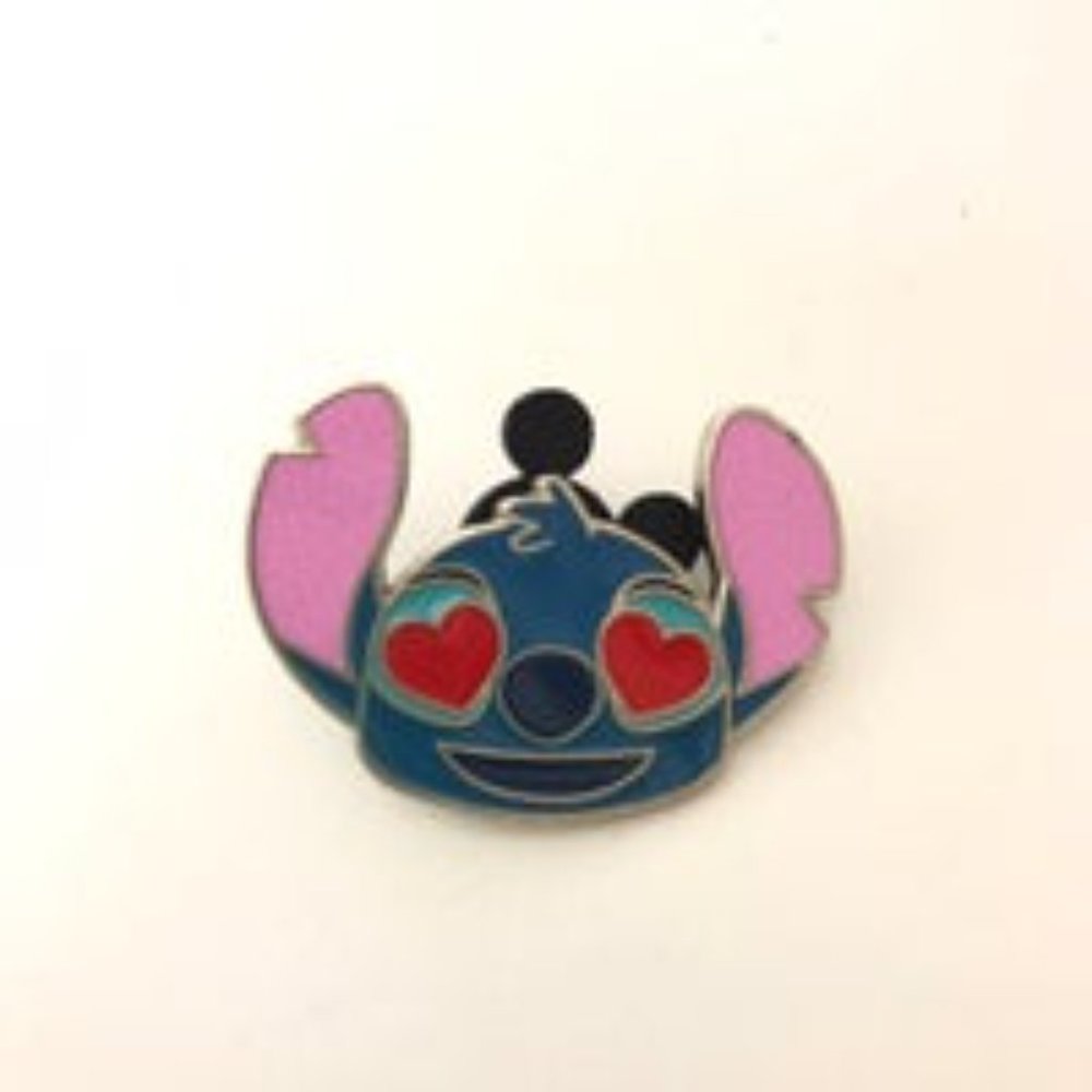 Stitch Heart Eyes Disney Trading Pin
